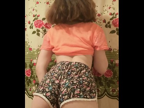❤️ دختر جوان سکسی که شورتش را جلوی دوربین در می آورد ️ فیلم پورنو در fa.oldsex.ru ☑