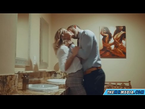 ❤️ وقتی یک بلوند بی تنه شما را در یک دستشویی عمومی اغوا می کند ️ فیلم پورنو در fa.oldsex.ru ☑